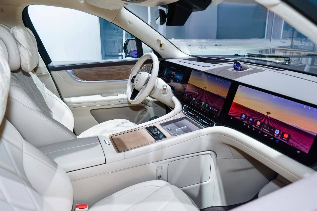 中国制造“十四五”成就展开幕 问界M9入选参展