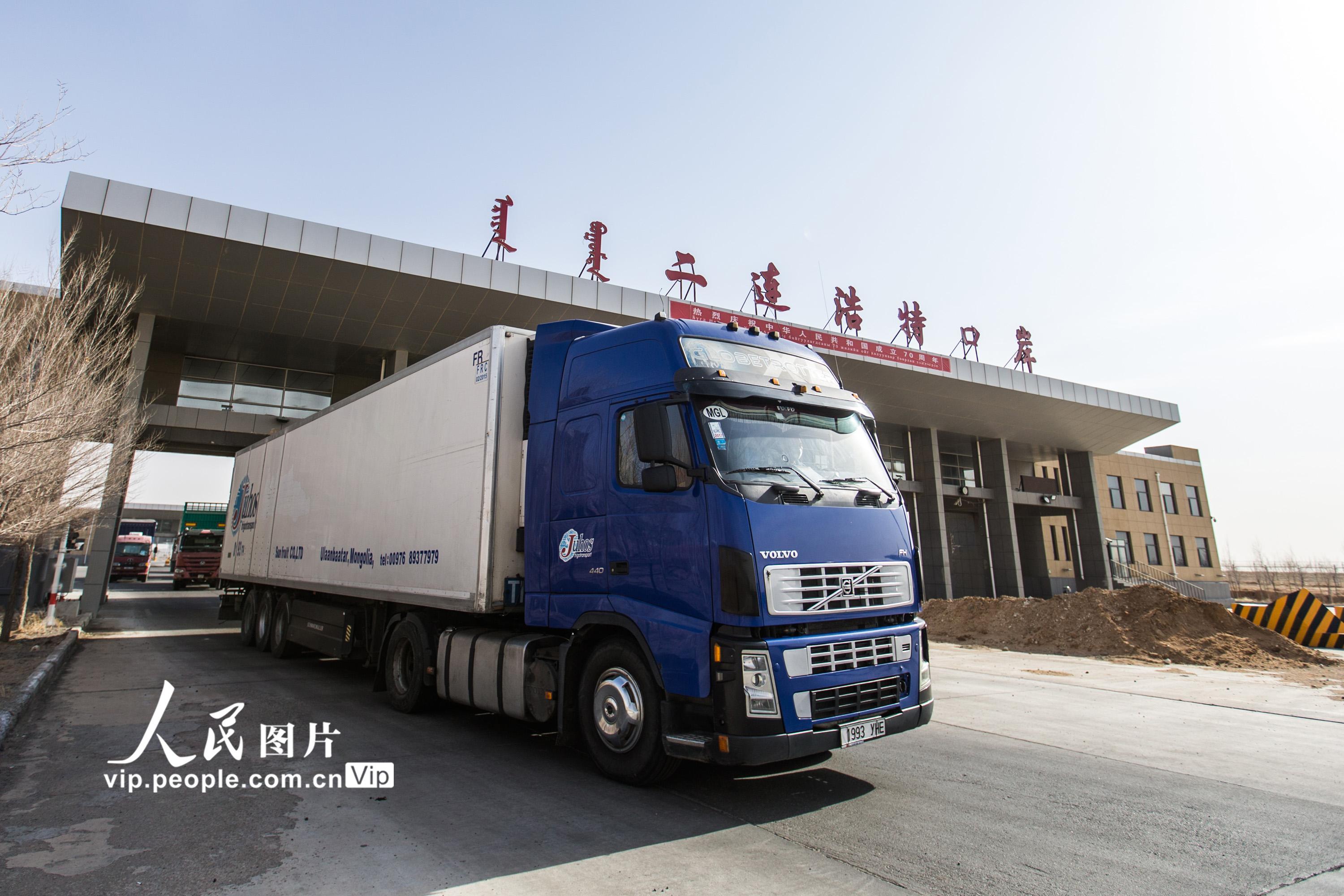 塔吉克斯坦口岸跨境货运车辆入境量同比增长40%