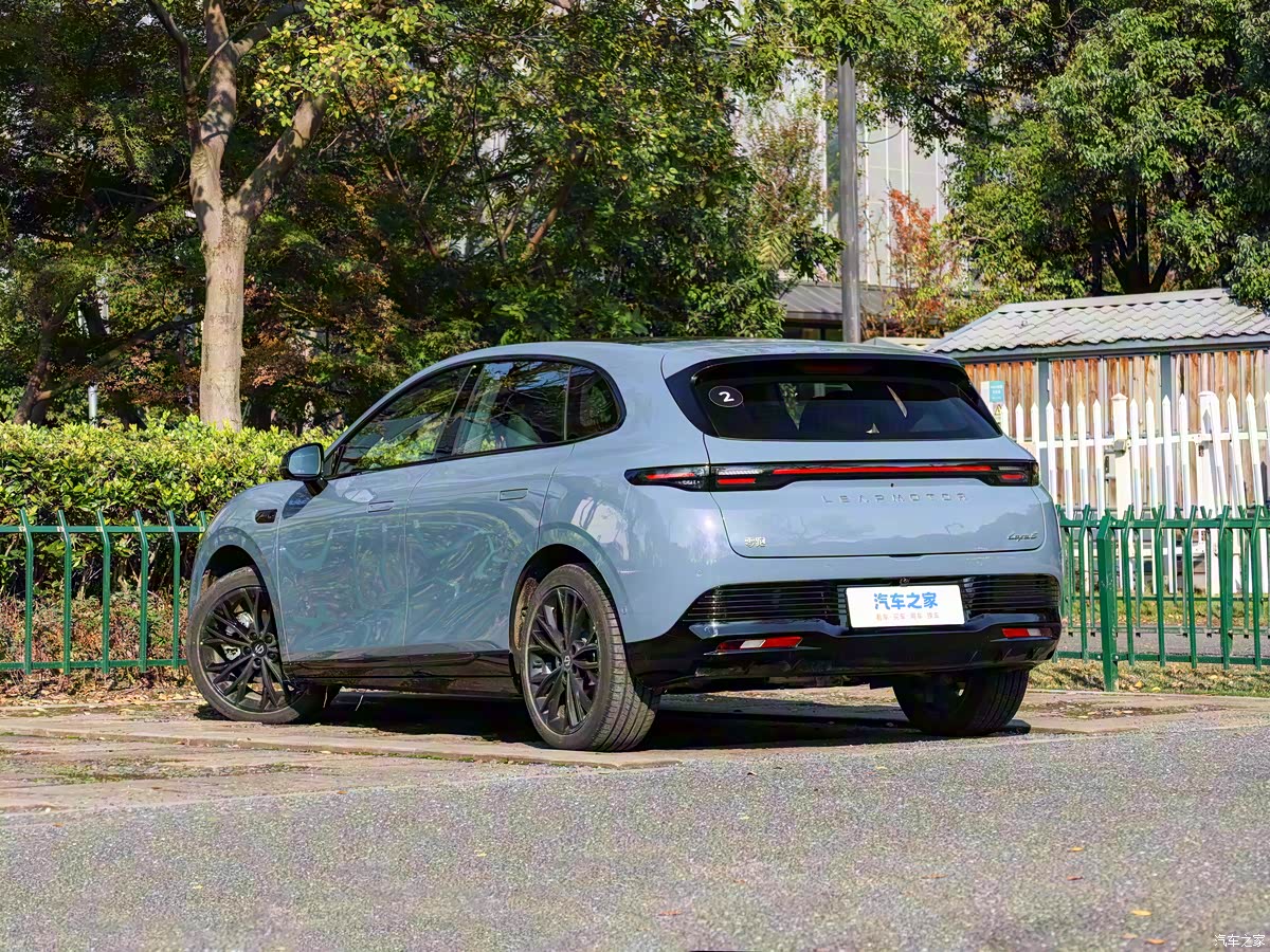 零跑汽车：2025年全年交付59.66万台，同比增长103%