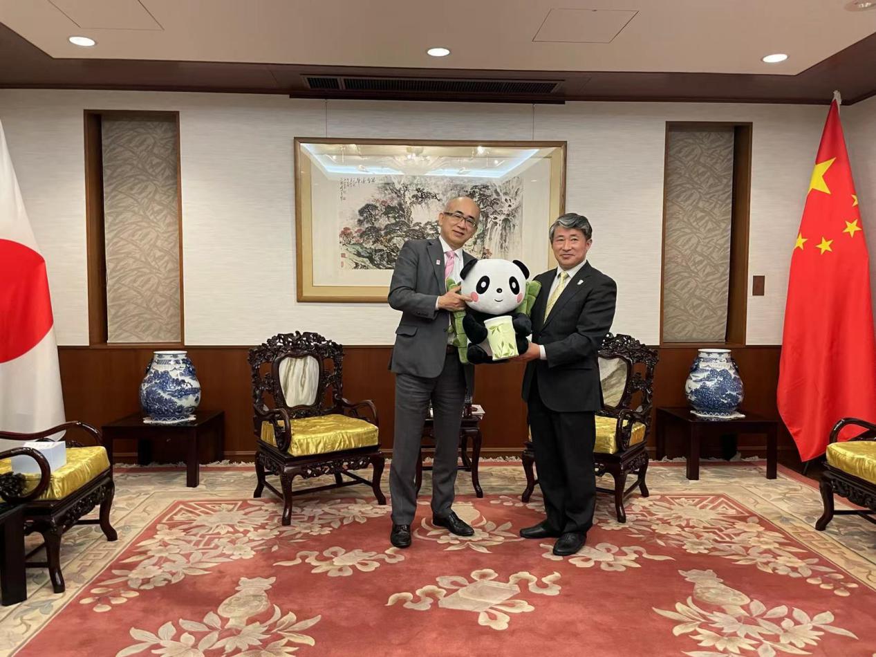 陈世杰总领事会见汉密尔顿市长麦金多