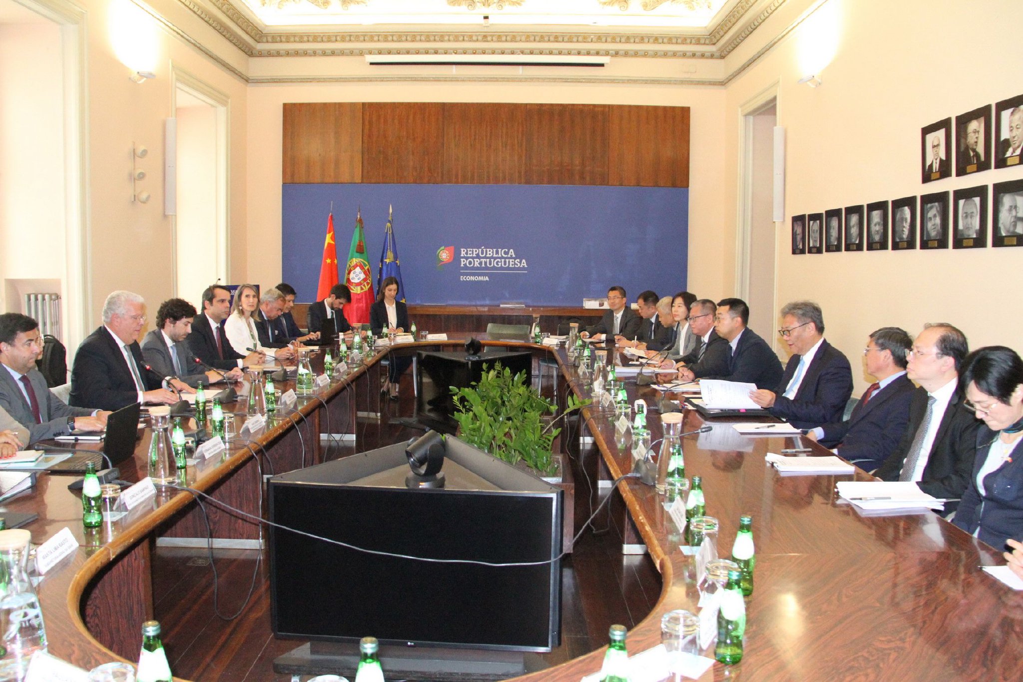 王文涛部长会见美国超威半导体公司董事会主席兼首席执行官苏姿丰