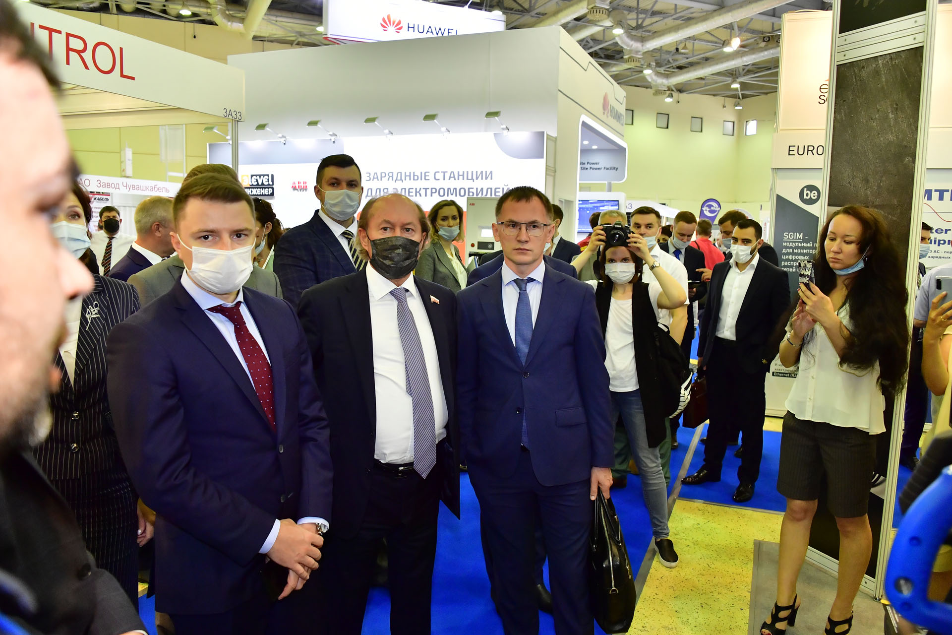 中天科技在霍尔果斯成立储能科技公司 含电池制造业务