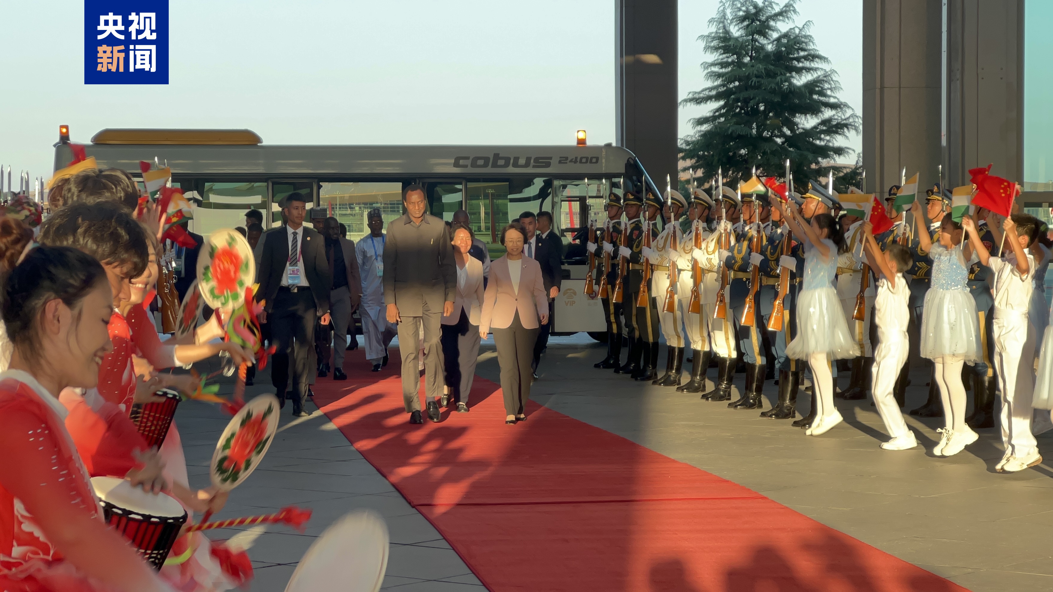 毛里塔尼亚总统加兹瓦尼主持多项民生设施落成及奠基仪式