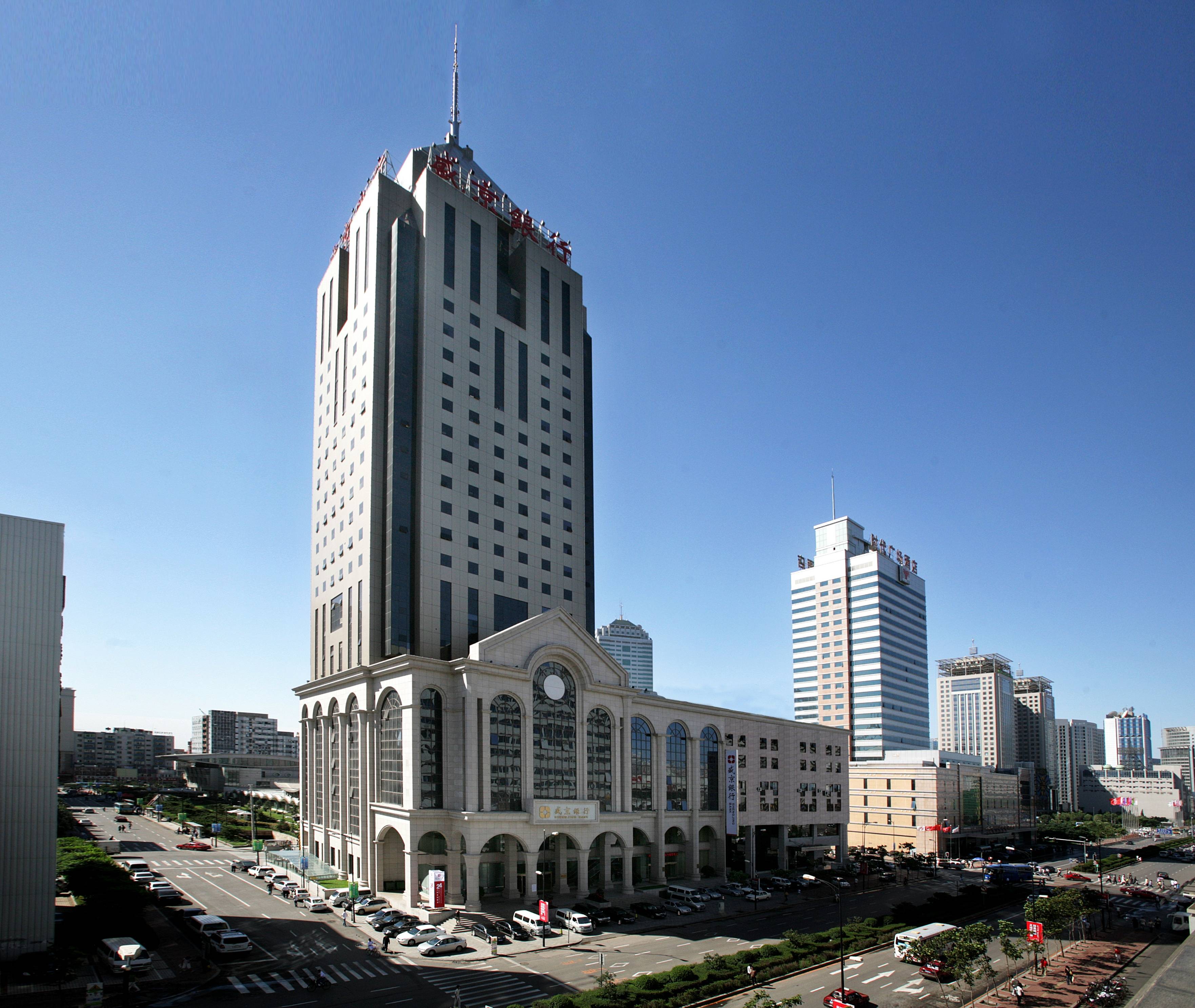 海航控股加码航空辅业布局背后：重整逾四年主业盈利能力仍待修复，高负债与流动性压力并存