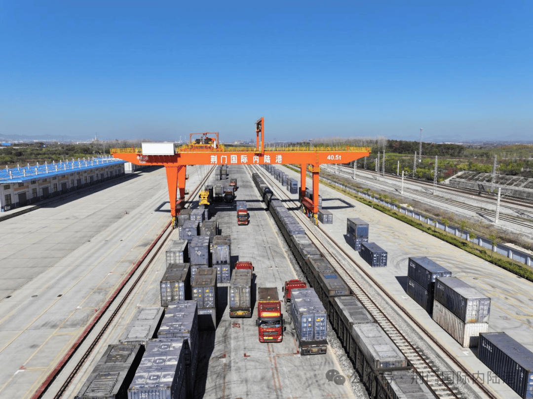 巴库国际贸易海港吞吐量首次突破10万标箱