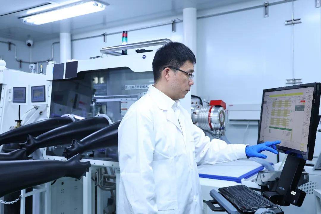 不“卷”光伏老路，钙钛矿创业公司涌入消费电子赛道找新机