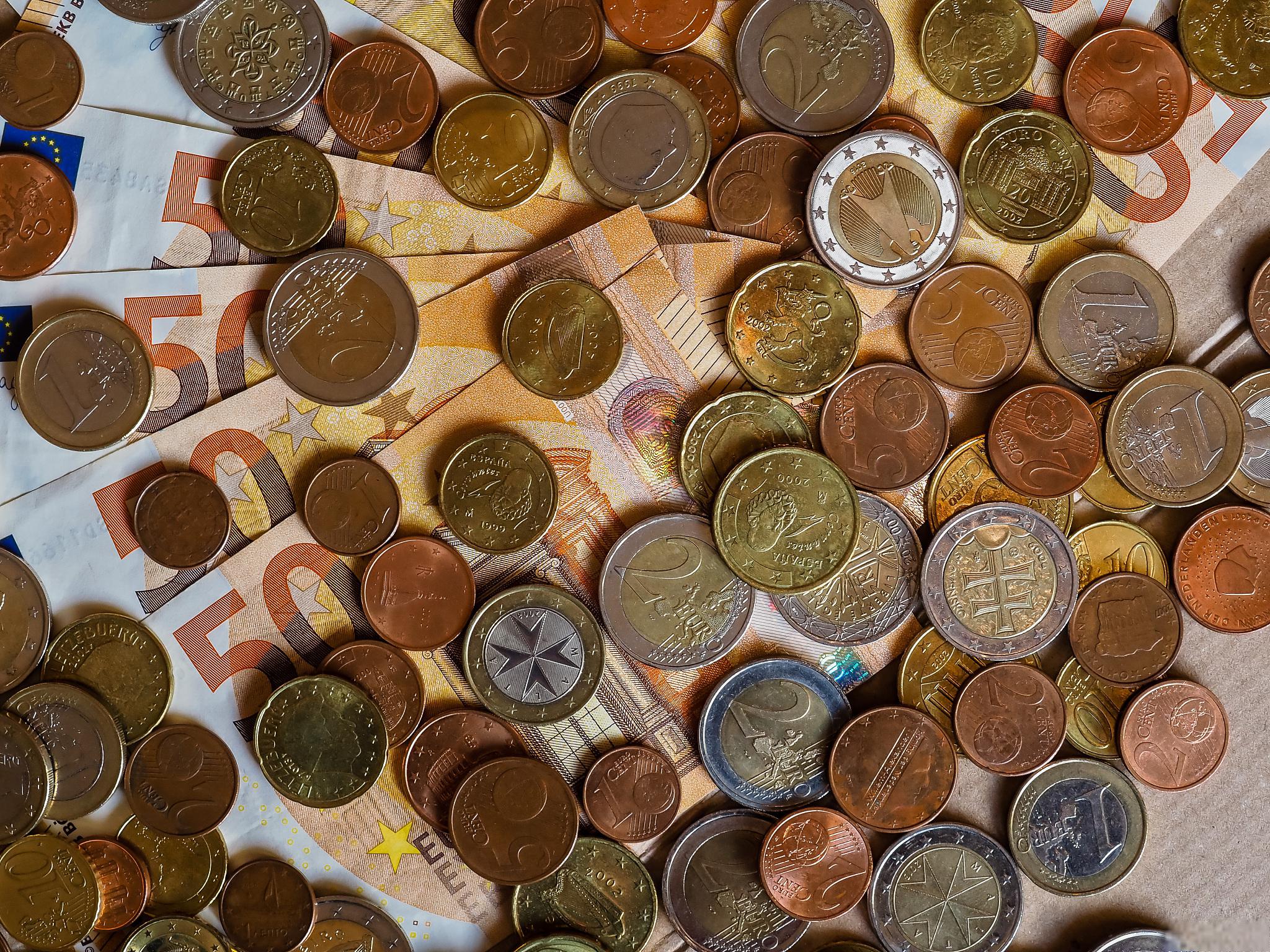 邮储银行多重挑战交织：监管罚单频现、子公司“退场”、管理层完成更迭