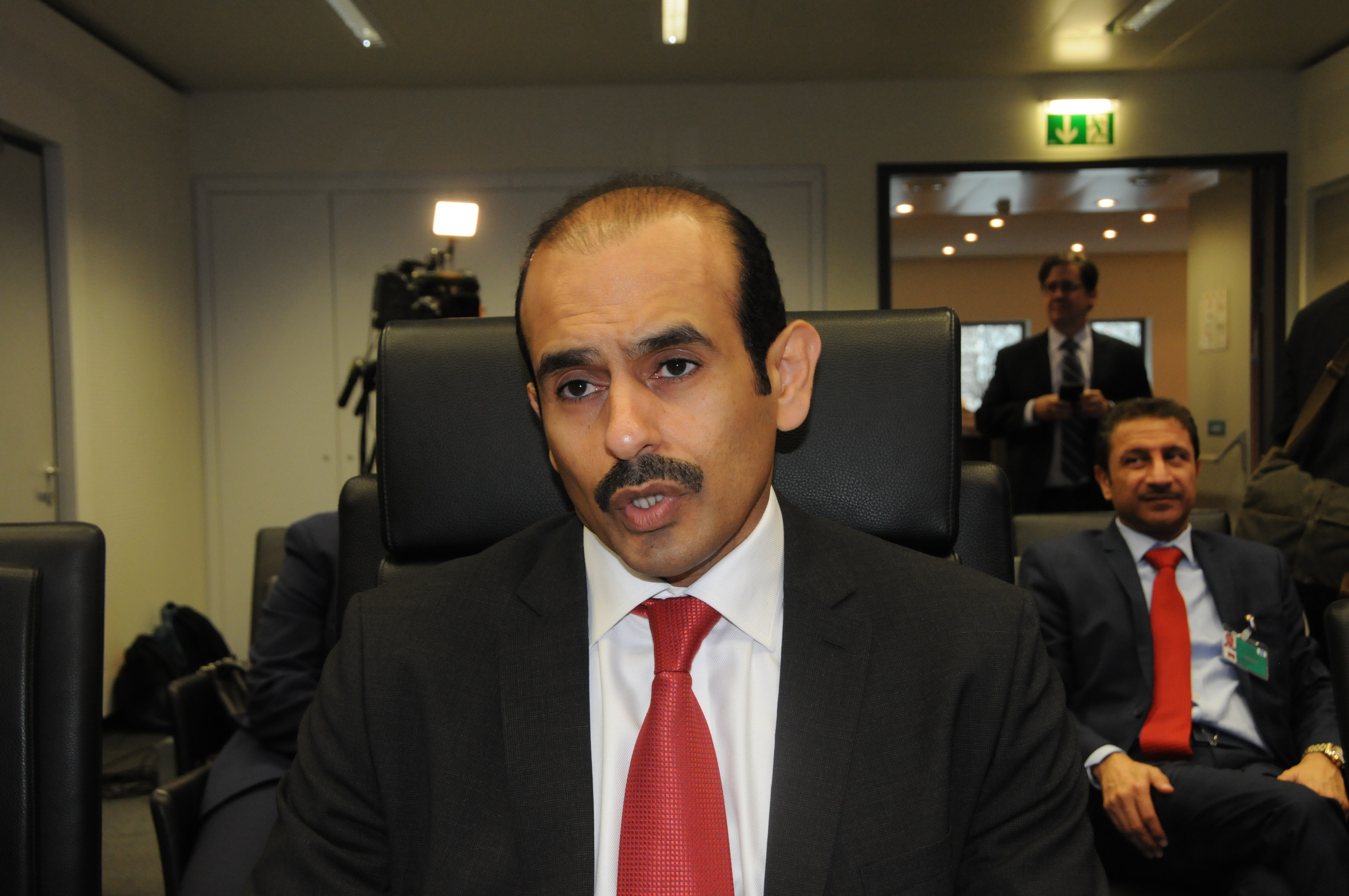 “欧佩克+”拟维持产量冻结