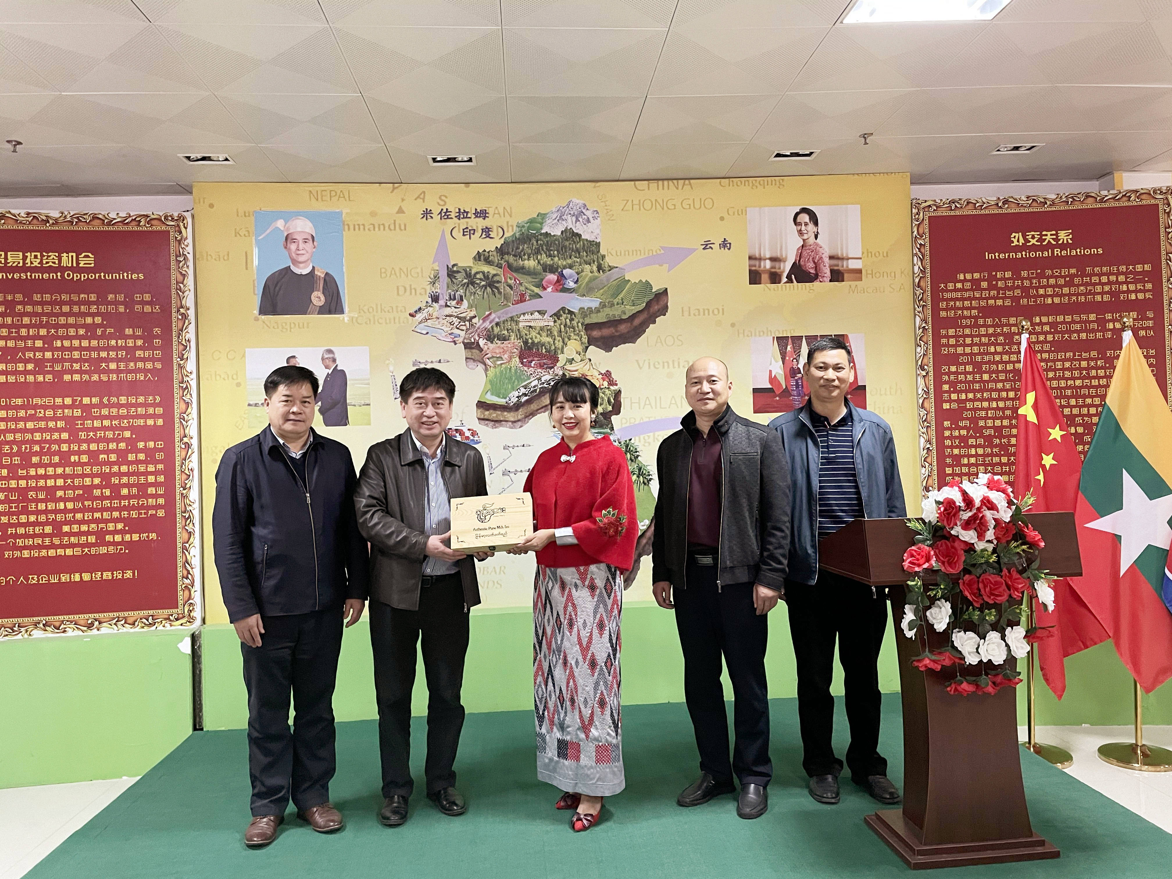 于维华参赞拜会马里国家地质矿业局局长