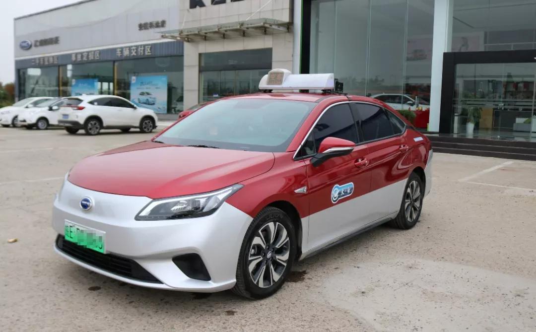 哥伦比亚总统宣布推动5.4万辆出租车电动化