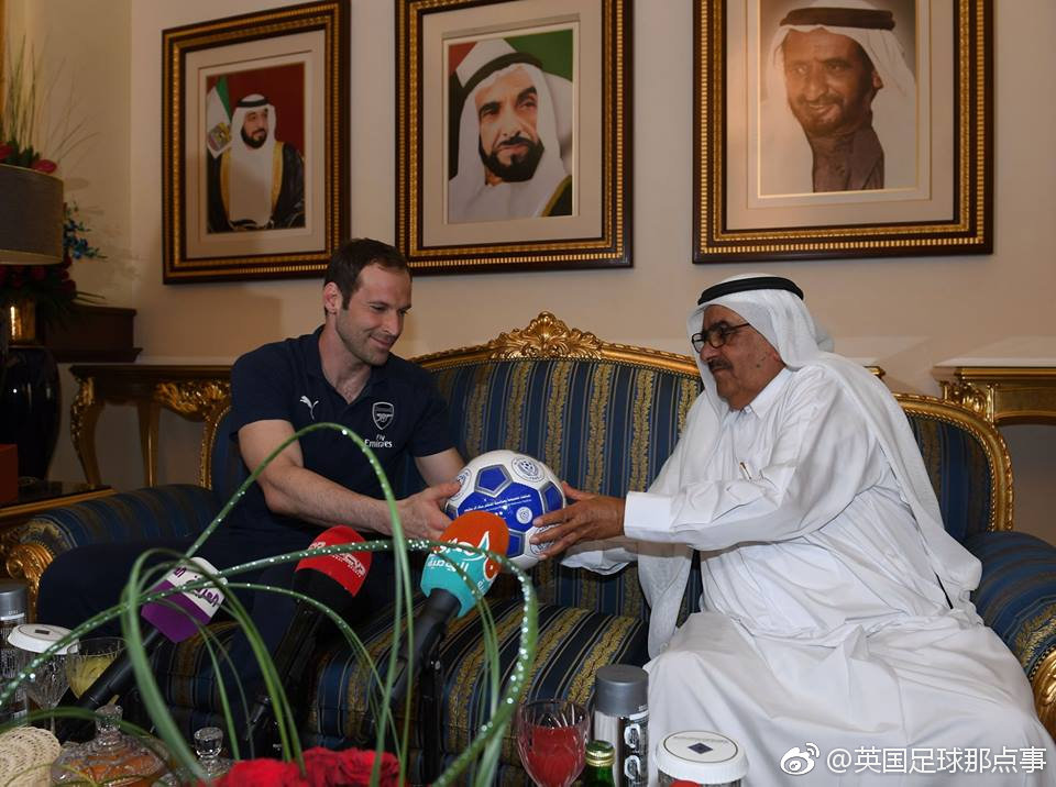 财政部与迪拜自由区委员会推进无现金战略