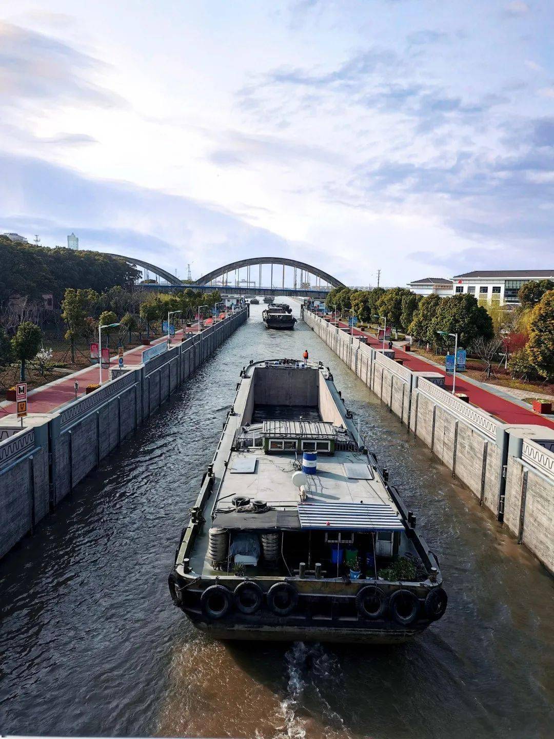 萨拉热窝州2024年新增投资同比大幅增长33.6%