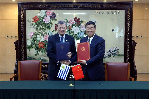 何立峰出席世界经济论坛年会并访问瑞士