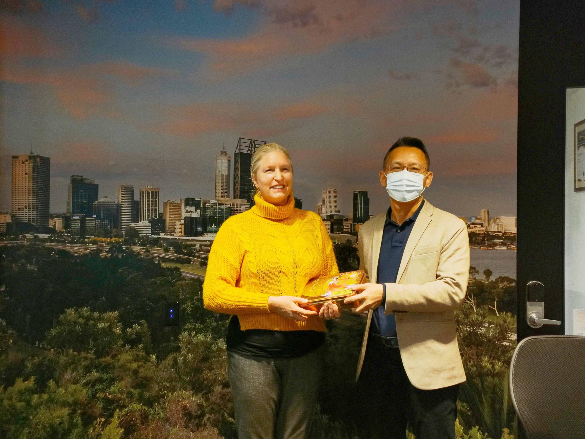 吕瑞浩公参同非盟经贸委员贝洛贝进行工作交流