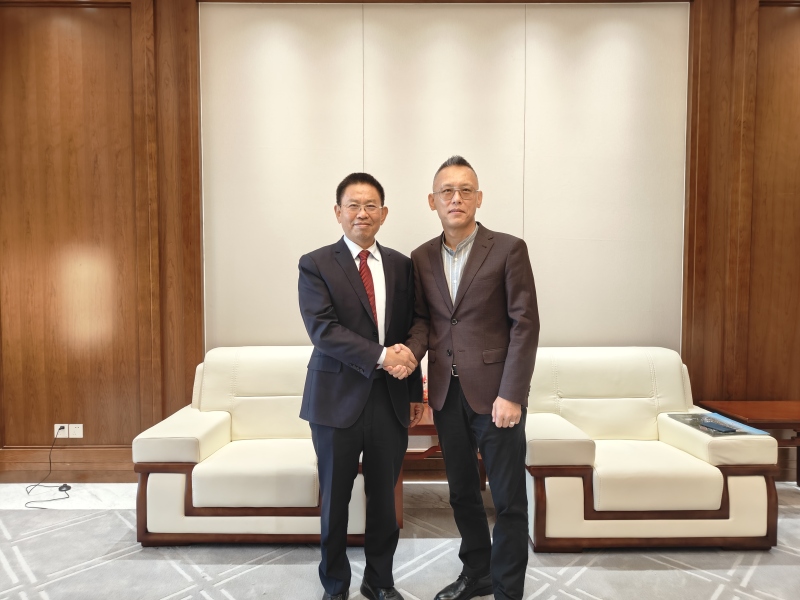 吕瑞浩公参同非盟委员会经贸司高级政策官奥罗莫进行工作交流