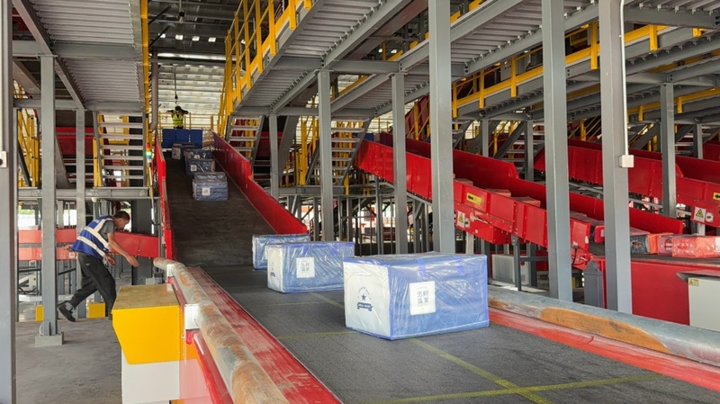 2025年邮政行业寄递业务量完成2165.1亿件 同比增长11.8%