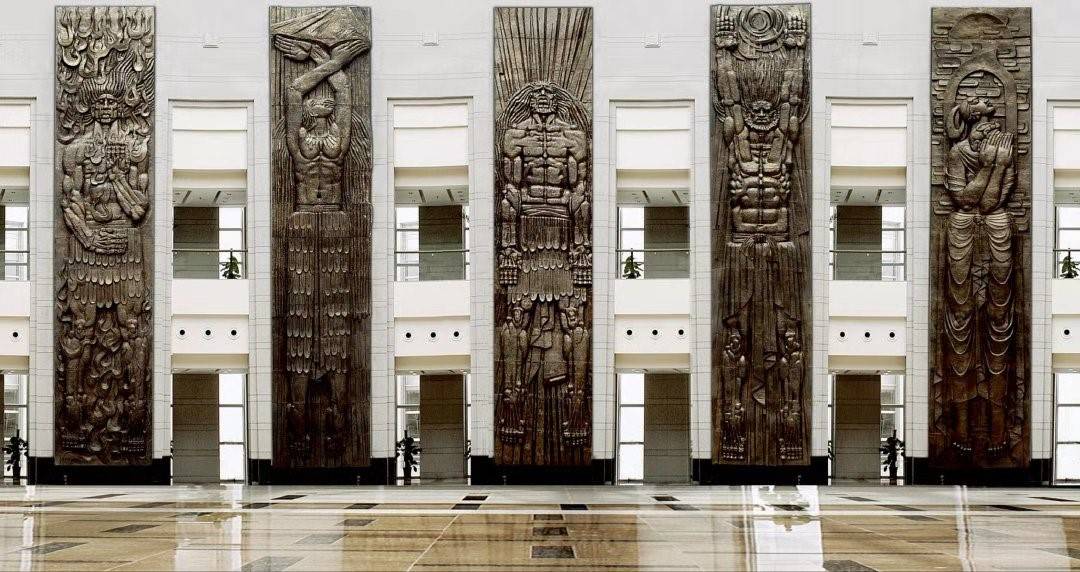 天地间?曾成钢雕塑作品展