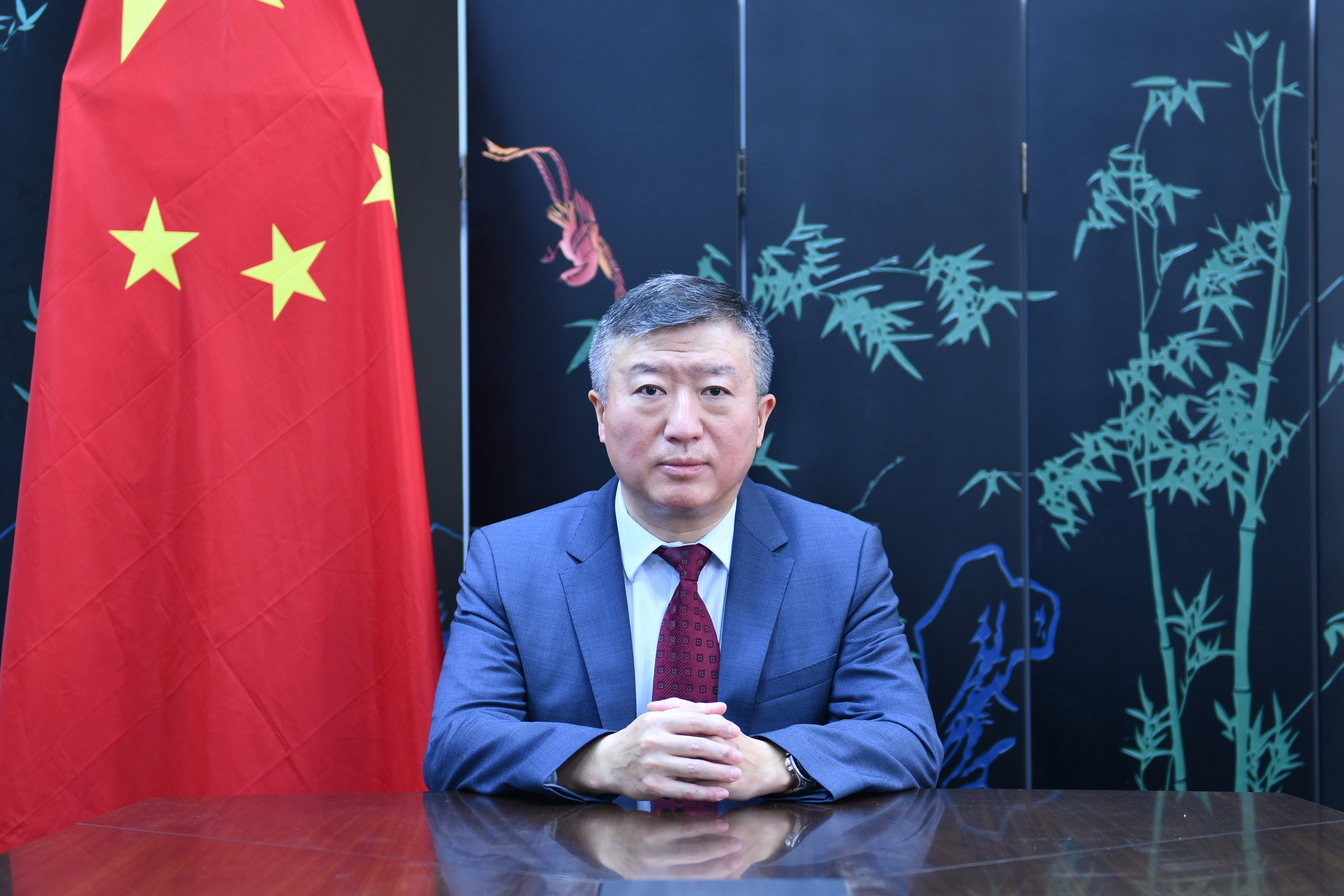 王有莉参赞陪同驻牙买加大使王锦峰走访南北高速公路有限公司