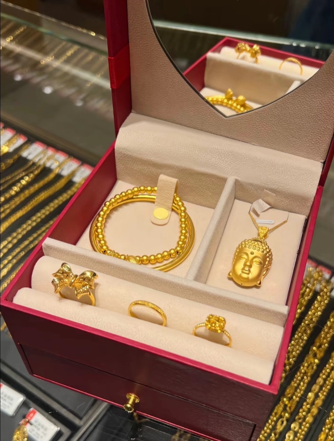 中金黄金：2025年归母净利润同比预增41.76%—59.48%