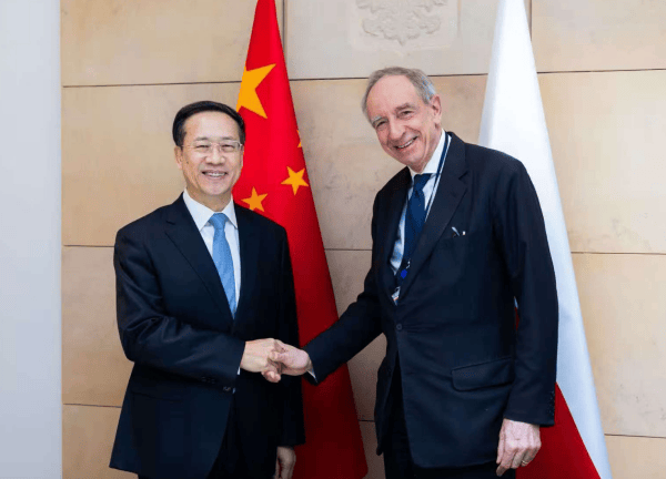 波兰资金和区域政策部长称2026年波将从欧盟获得1800亿兹罗提