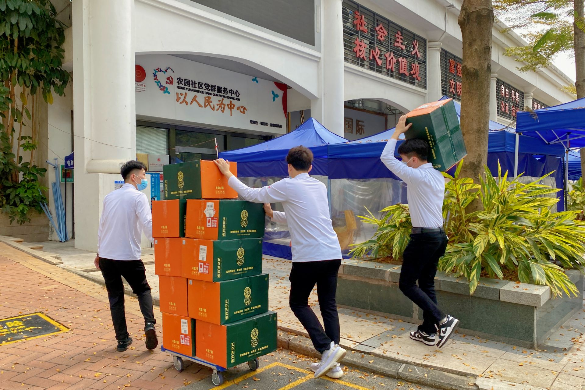 中国向布隆迪公共卫生部捐赠医疗物资