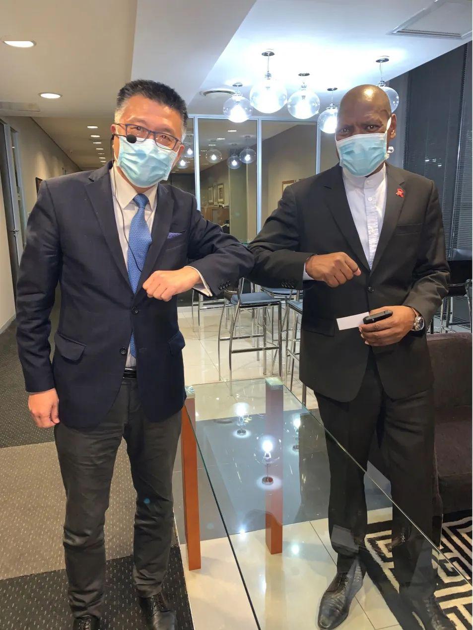 中国向布隆迪公共卫生部捐赠医疗物资