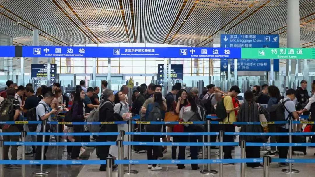 暑运期间732.8万人次自上海两大机场口岸出入境